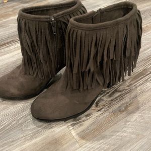 Fringe boot